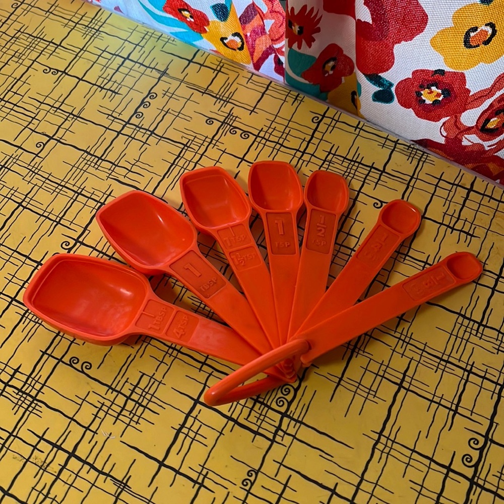 Vintage Tupperware measuring spoons